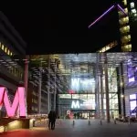 En kväll i Mall of Scandinavia – vad händer när butikerna stängt?