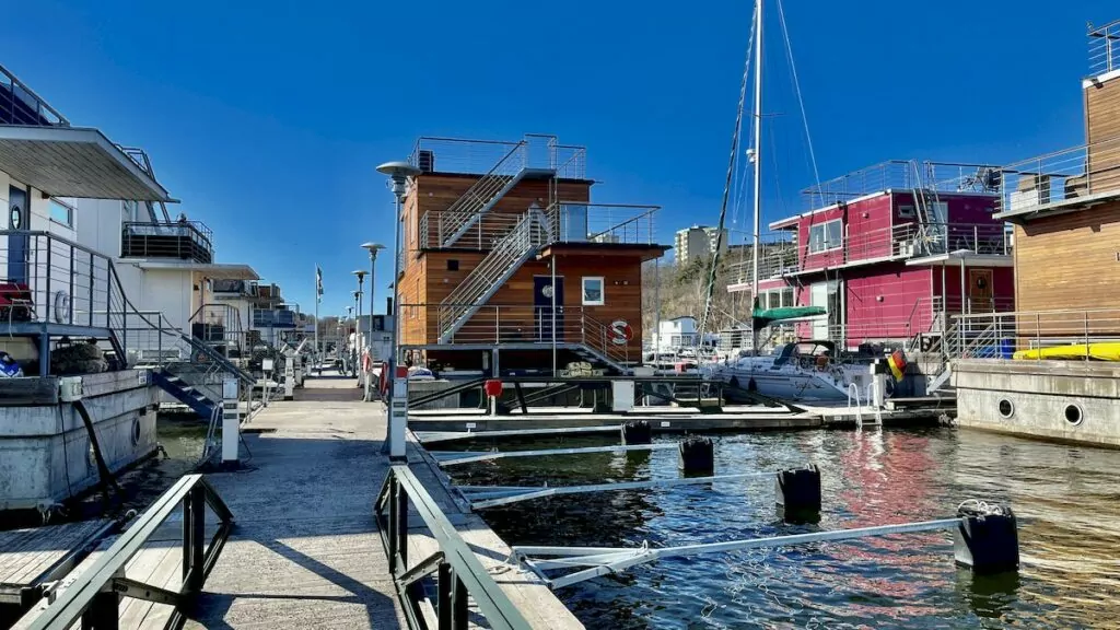 Husbåt i Stockholm i Pampas marina