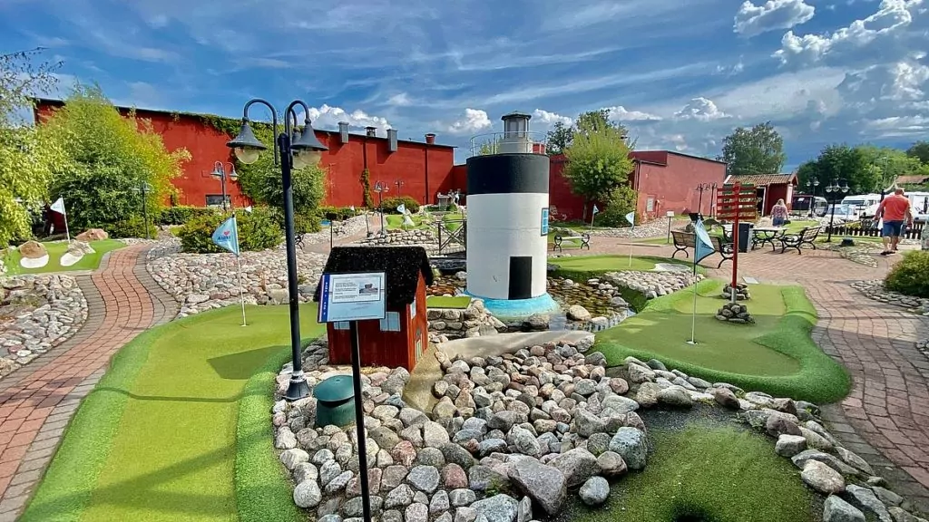 Minigolf på Grisslehamn camping & marina