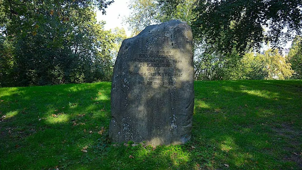 Minnessten i Karlbergs slottspark