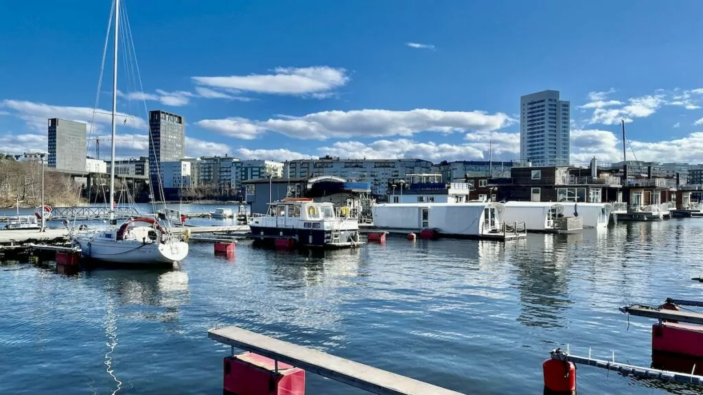 Husbåt i Stockholm i Pampas marina