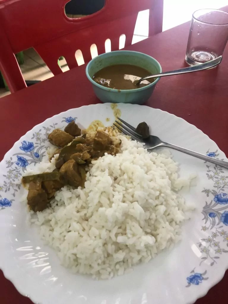 Ris med tonfisk i curry
