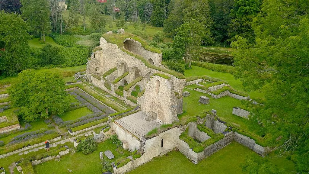 Kyrkoruiner i Sverige