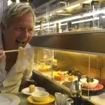 Sushi på rullband i Mall of Scandinavia