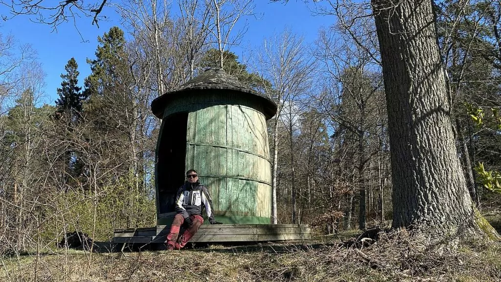 Diogenes tunna vid Hällsundet i engelska parken