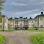 Salsta slott i Uppland – slottscafé, guidning och spöken