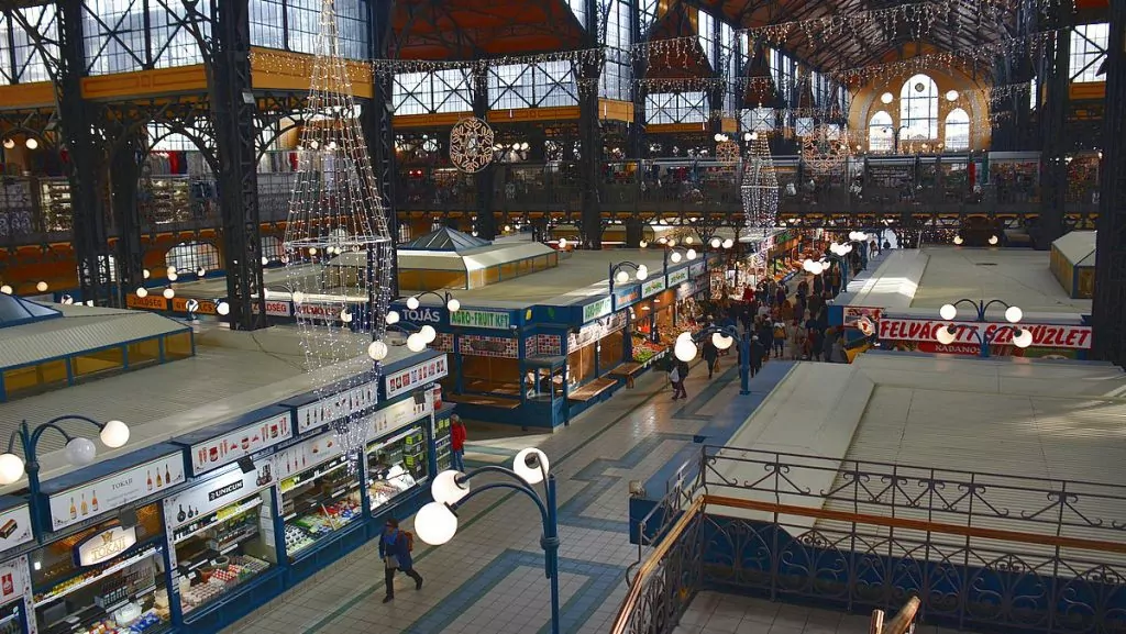 Shopping i Budapest - saluhallen