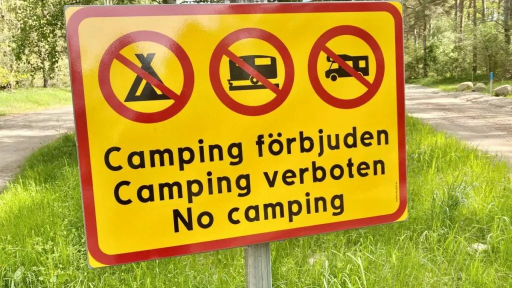 Förbudsskylt ingen camping