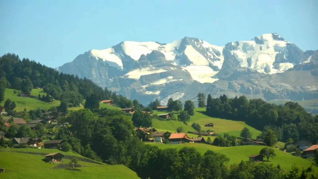 Tåg genom Schweiz