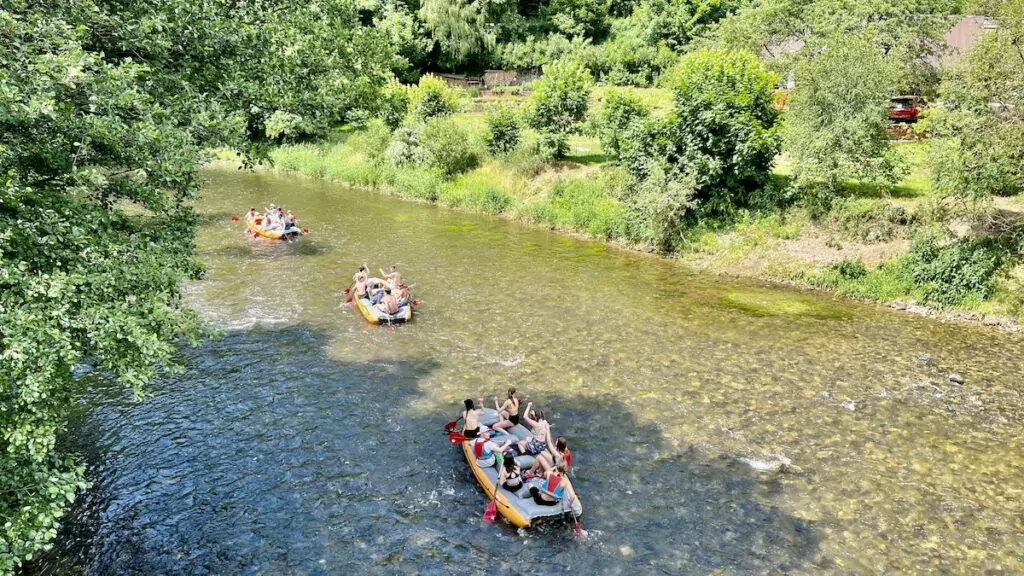 Äventyr i Malá Skála i Tjeckien - paddla i floden Jizera