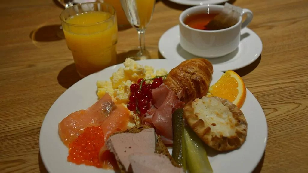 Specialfrukost på färja till Estland