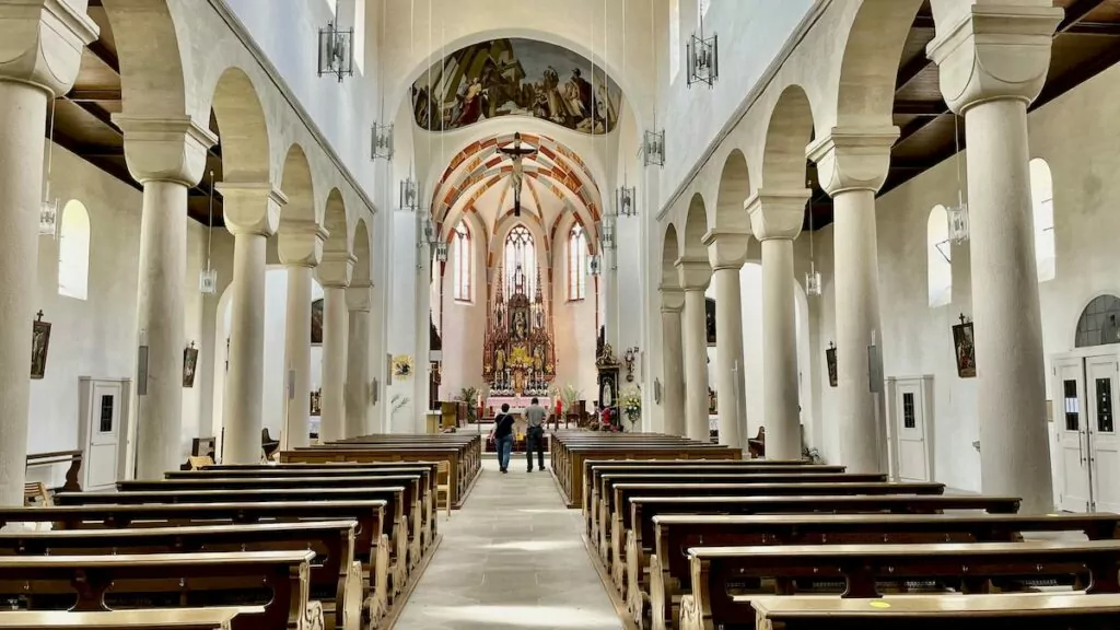 Interiör i kyrka