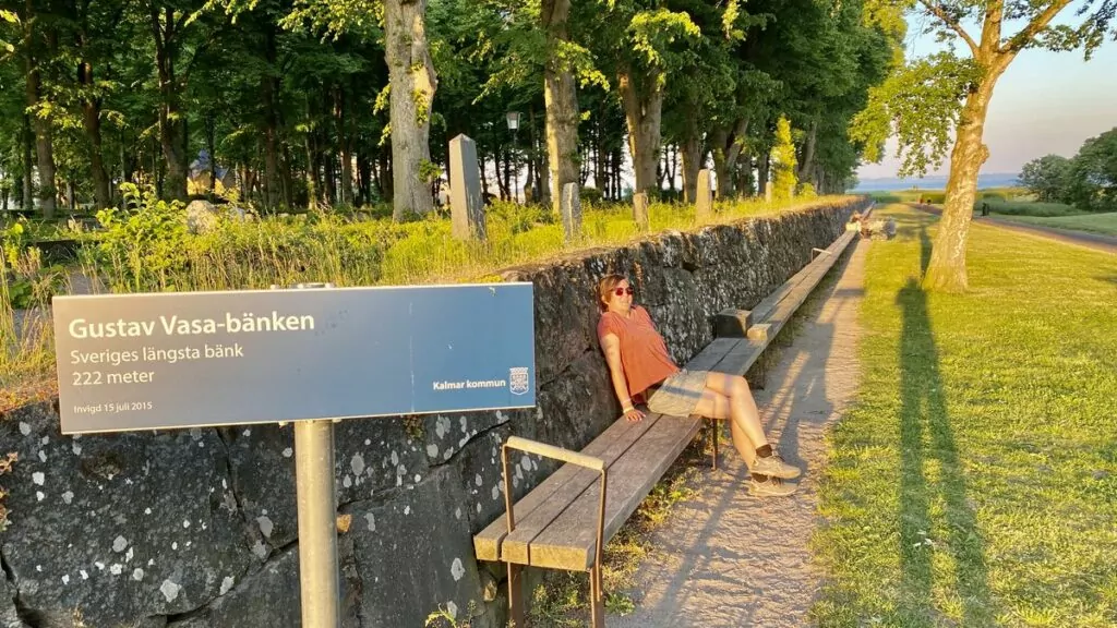 Göra i Kalmar - provsitt Sveriges längsta bänk