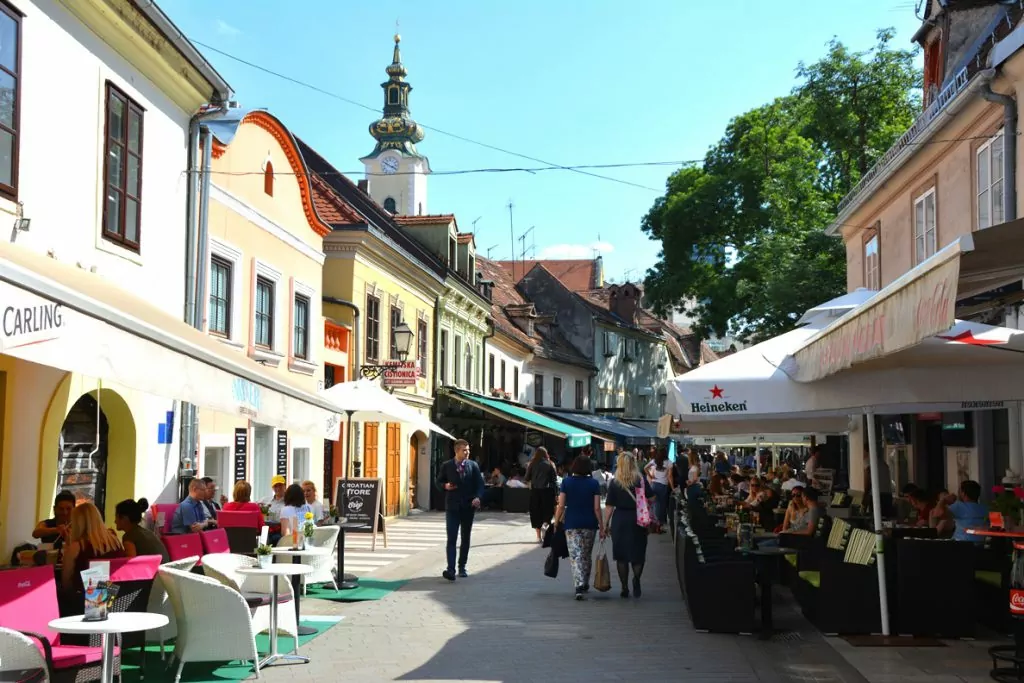 Gågata med restauranger i Zagreb