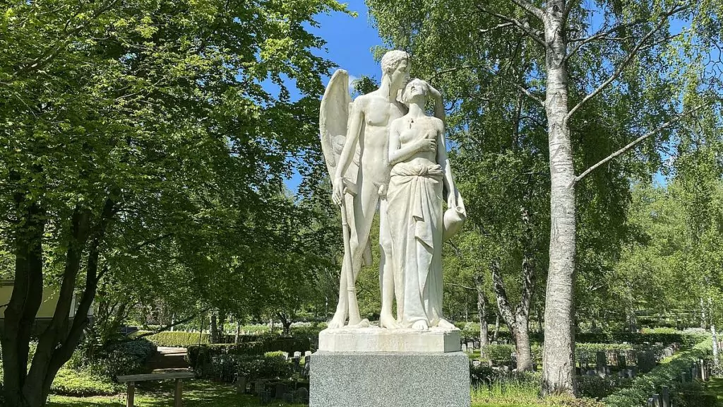 Statyer på Norra begravningsplatsen