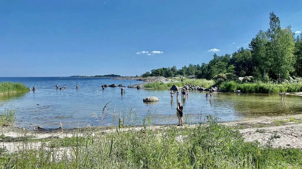 Strand på Ängskärs havscamping