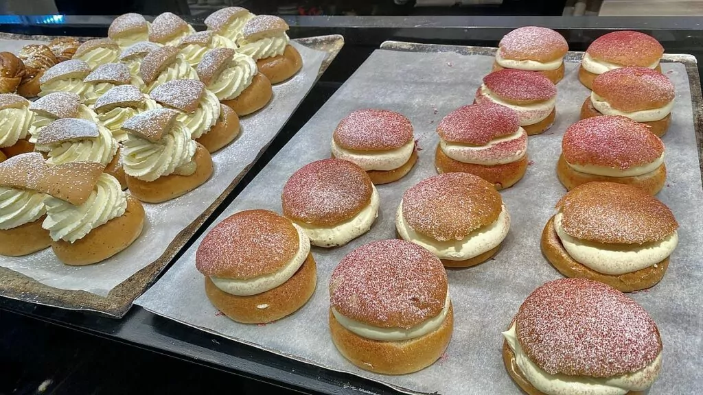 Semlor (fastlagsbullar) på Thelins i Stockholm