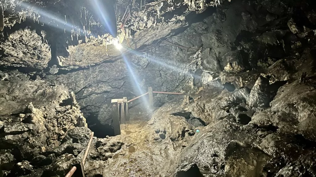 Timubu cave, Pacijan Island