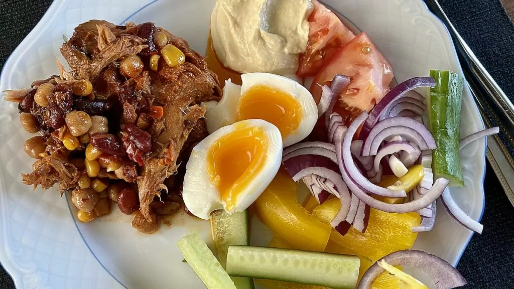 Nya matvanor - lunch med tonfisk, ägg och grönsaker