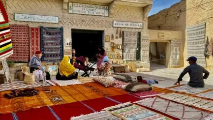 At göra i Tozeur i Tunisien