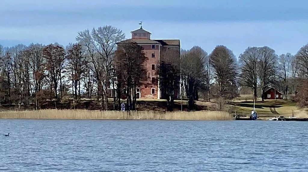 Tnnelsö slott i Strängnäs kommun