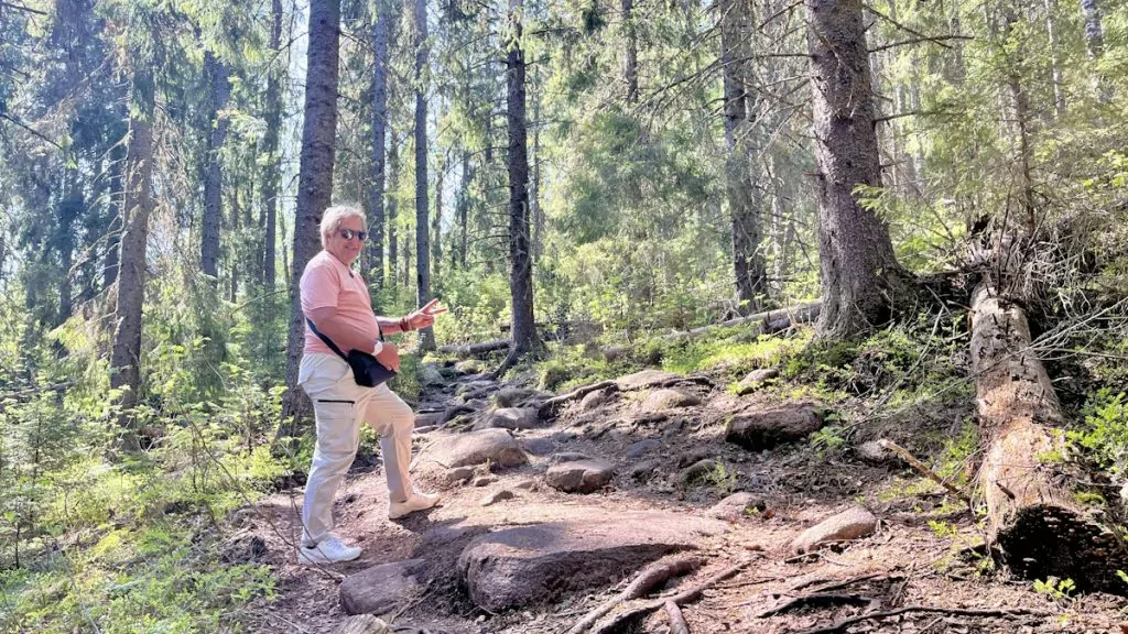 Att besöka Skuleberget i Höga kusten - vandring uppåt