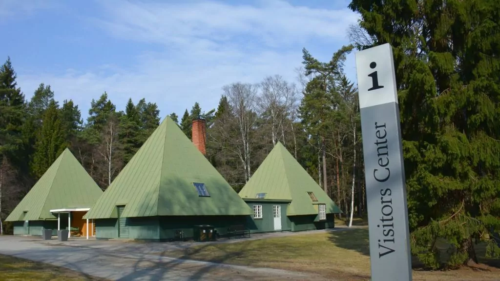 visitors center vid Skogskyrkogården i Stockholm
