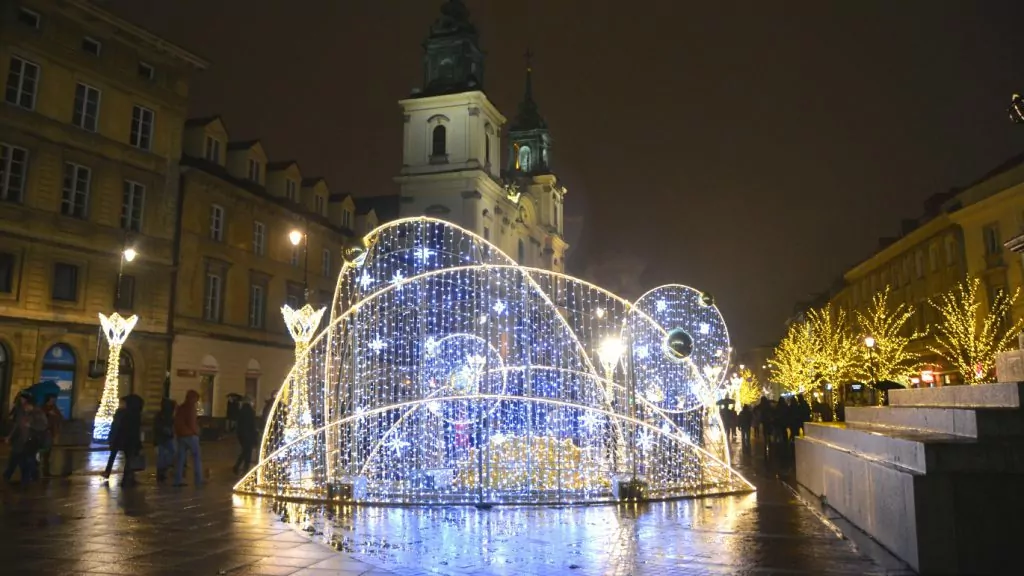 Julbelysning längs med "Royal Route" i Warszawa