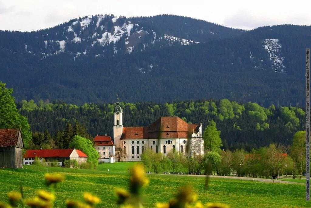 I närheten av Passionsspelen i Oberammergau - vallfartskyrkan i Wies