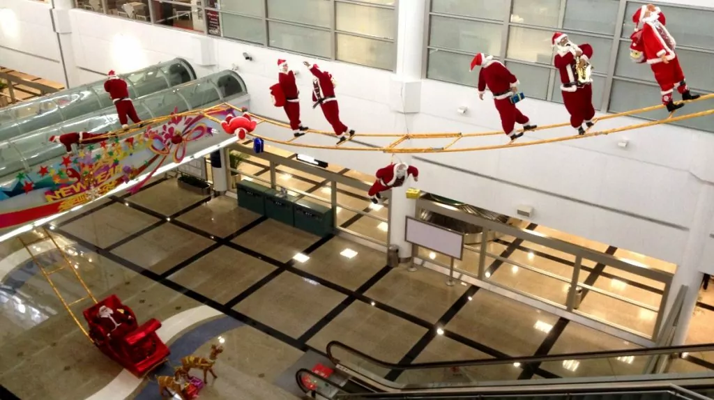 Jultomtar på Xiamens flygplats
