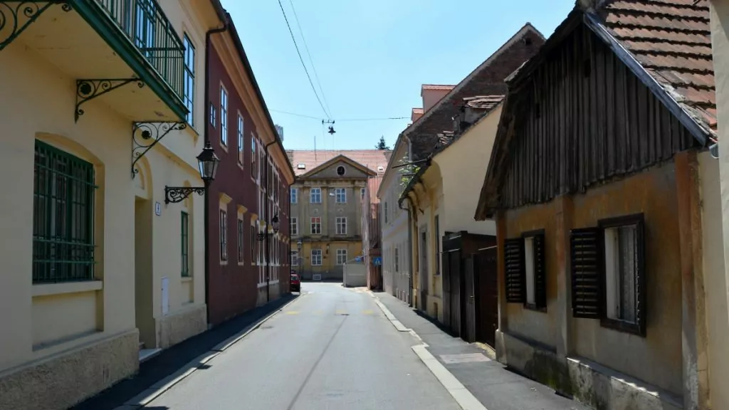 Stadsdelen Gradec och en av alla lyktor som tänds manuellt
