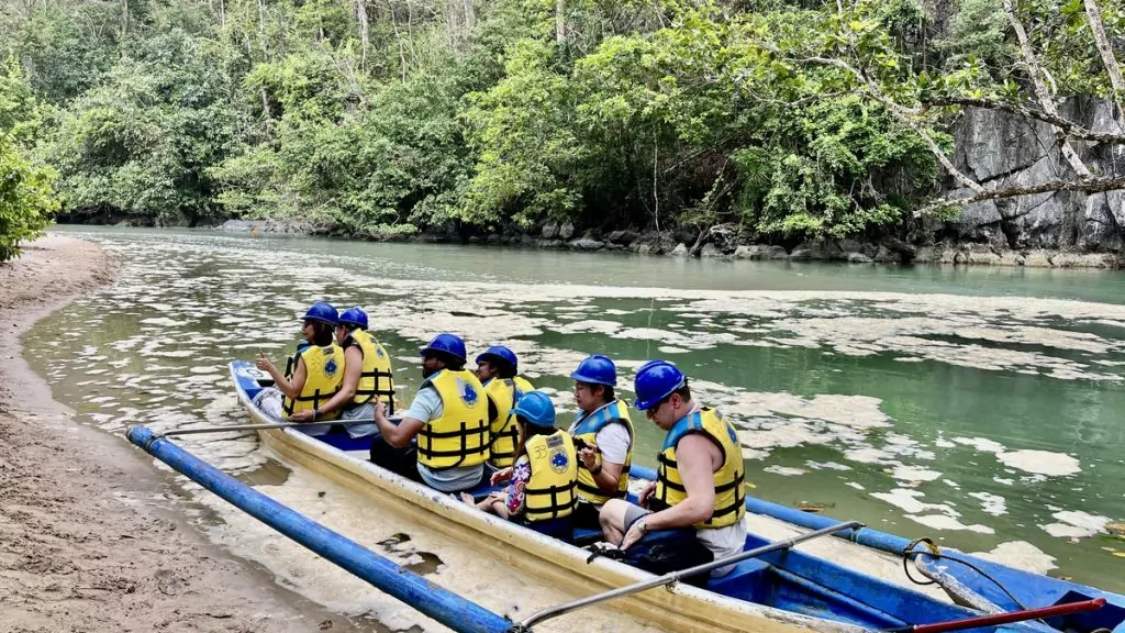 Underjordisk flod i Puerto Princesa - Palawan, Filippinerna