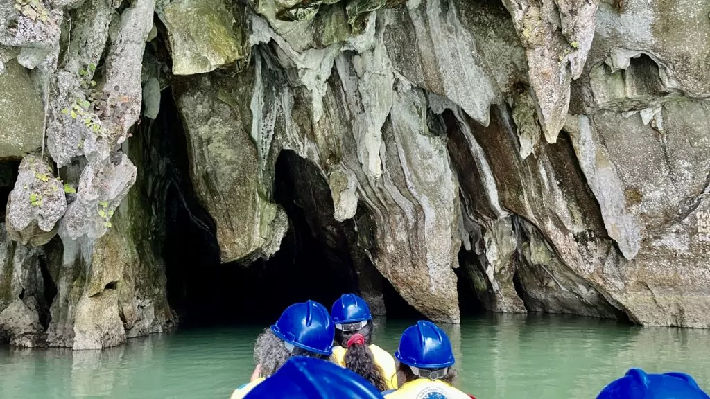 Underjordisk flod i Puerto Princesa - Palawan, Filippinerna