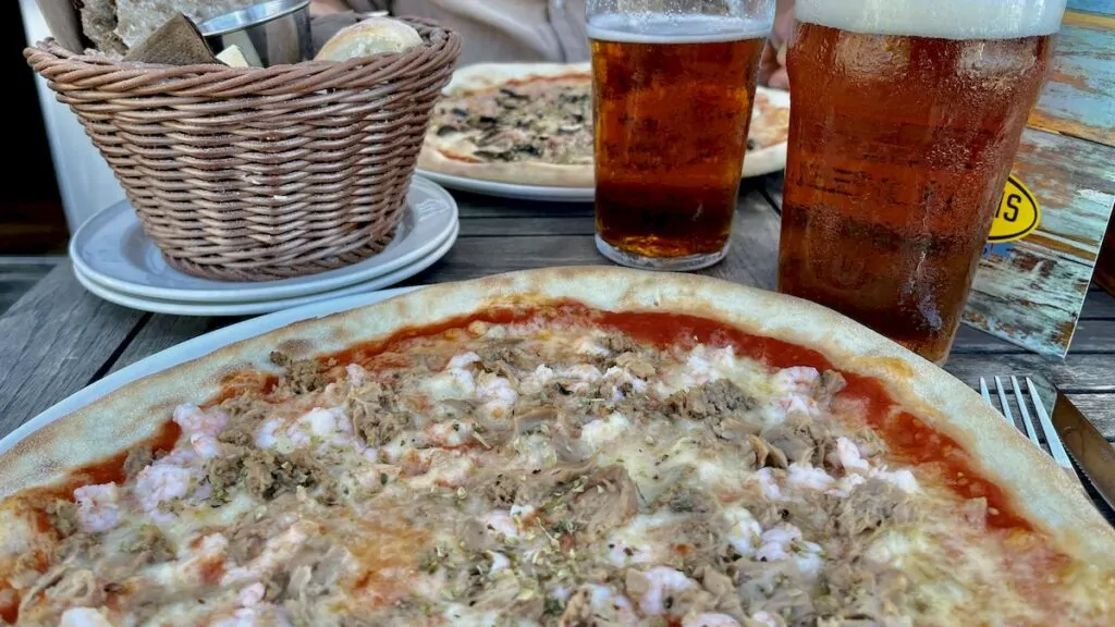 Pizza på Bella Gästis