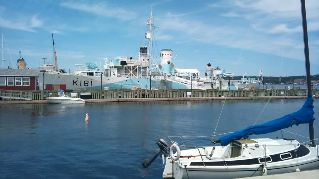 båtar i halifax hamn