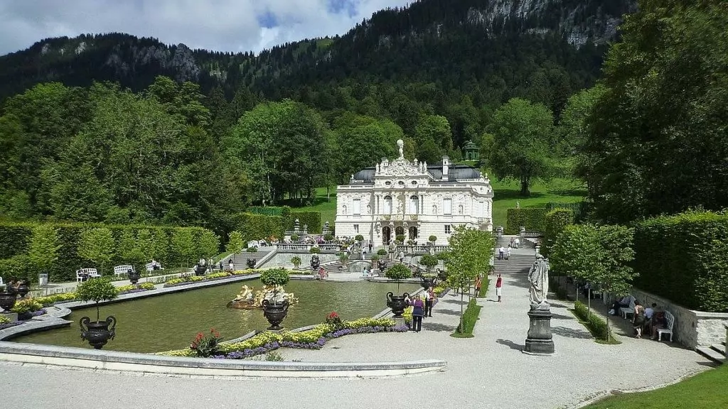 I närheten av Passionsspelen i Oberammergau - slottet Linderhof