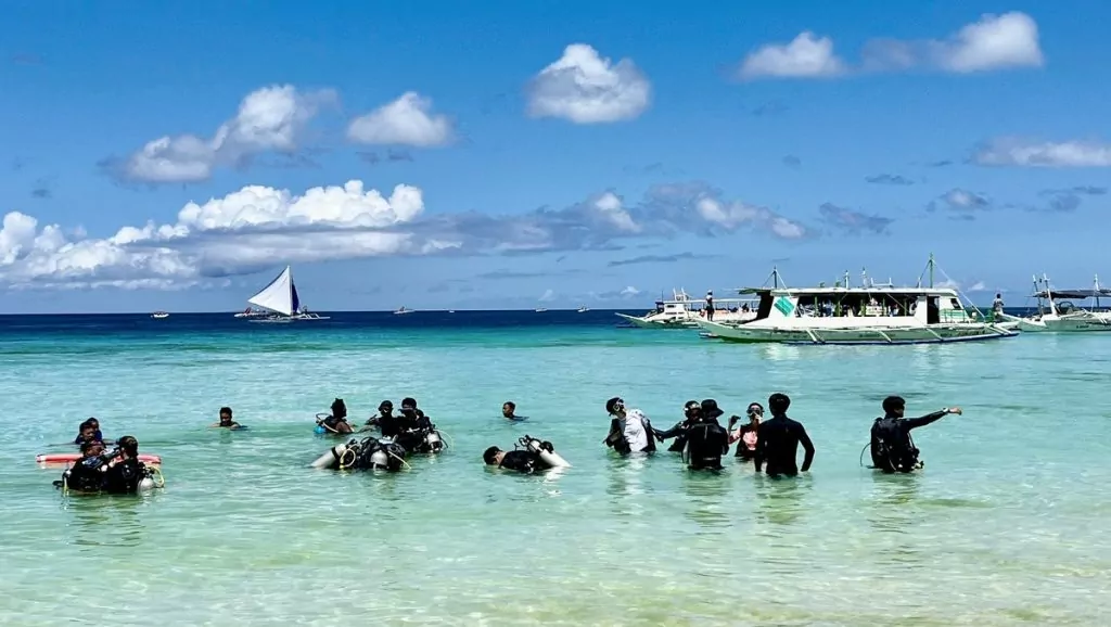 Att göra på Boracay i Filippinerna - dyka