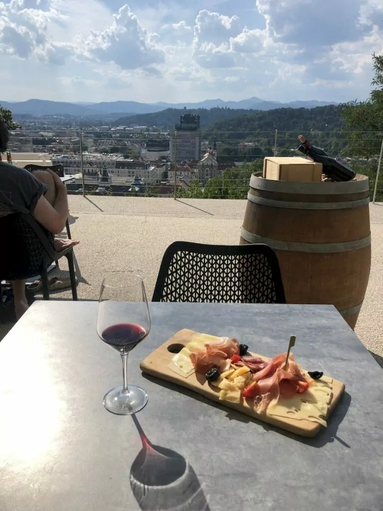 Vin i Slovenien och de bästa vinbarerna i Ljubljana - Grajska Vinoteka