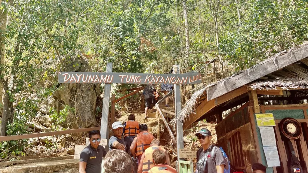 Kayangan Lake