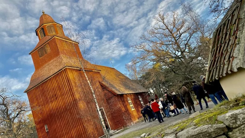 Besöka Skansen i Stockholm - Seglora kyrka