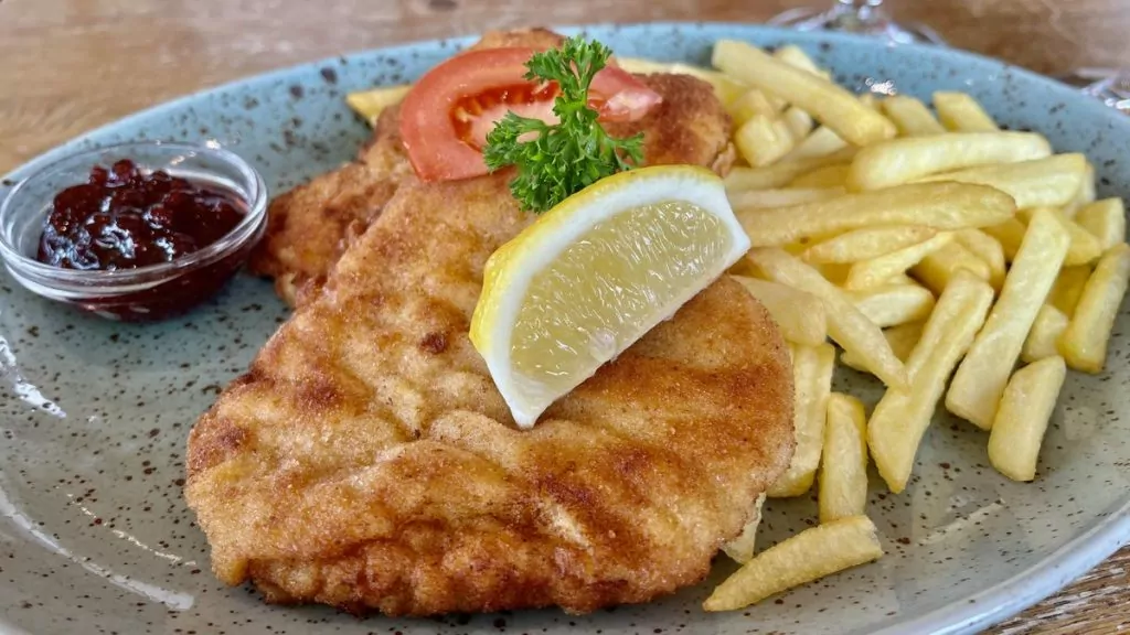 Kulinarisk vintervandring i Österrike - schnitzel