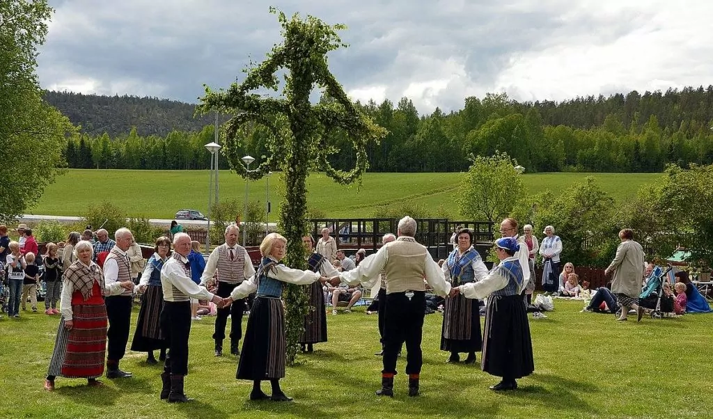 Vilka länder firar midsommar?