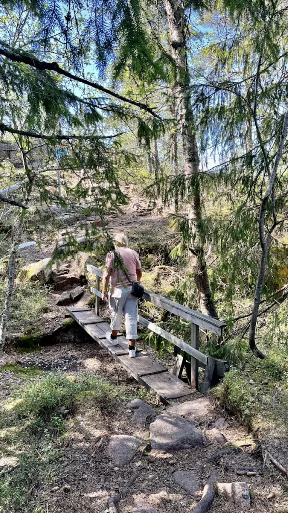 Att besöka Skuleberget i Höga kusten - vandring neråt