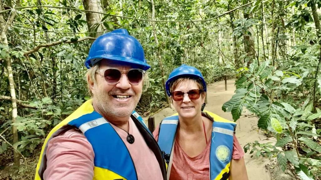 På väg mot den underjordiska floden i Puerto Princesa - Palawan, Filippinerna