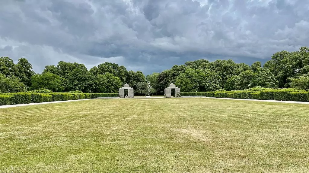 Parken vid Slottet Rastatt i Tyskland