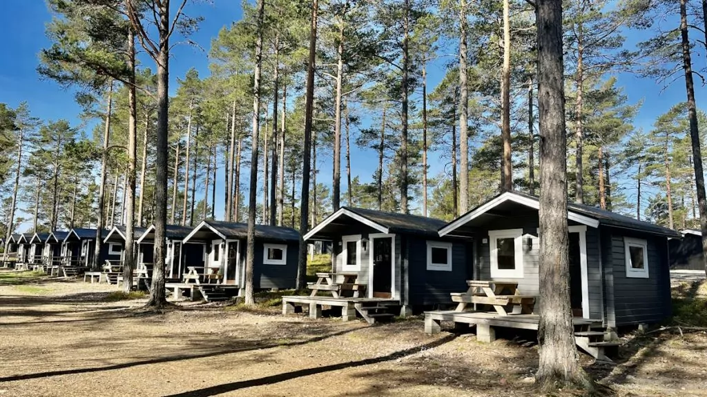 Stugor på Norrfällsvikens camping i Höga kusten