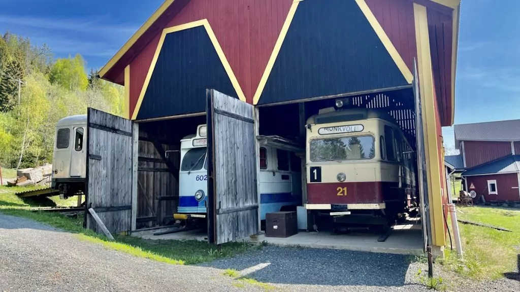 Att besöka Mannaminne i Nordingrå - spårvagnshallar